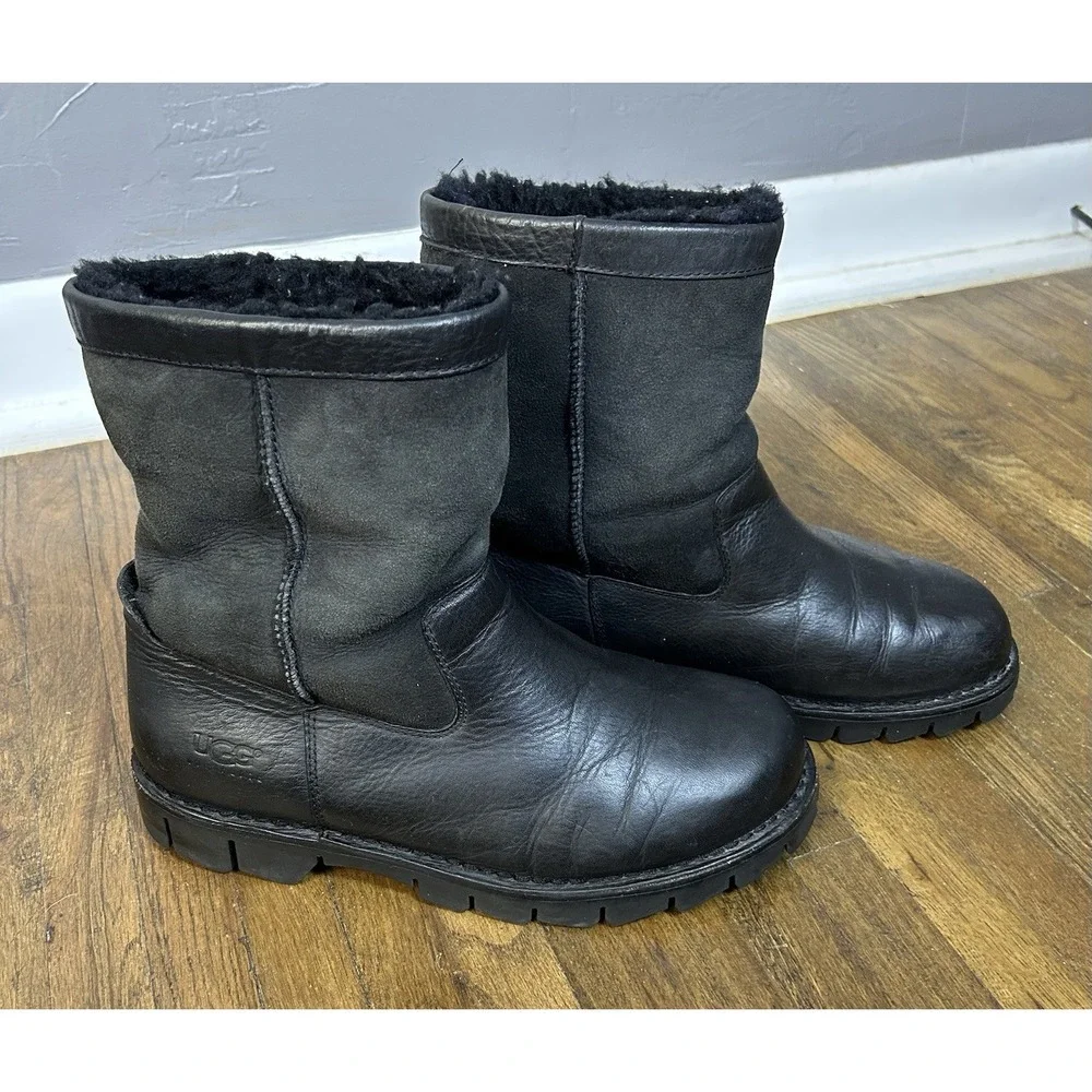 UGG Australia Beacon #5485 Black Leather & Genuine Sheepskin Pull On Boots Sz 10